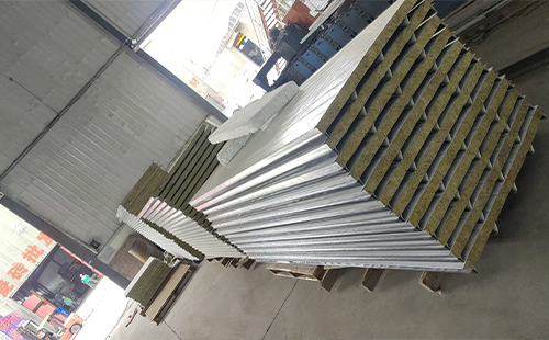 曲麻莱彩钢夹芯板