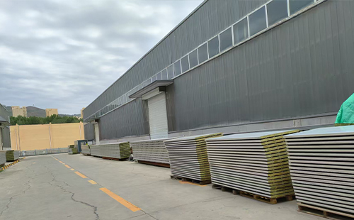 曲麻莱彩钢岩棉板防火性能与建筑应用解析