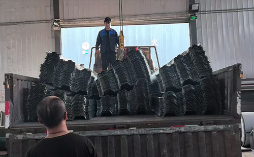 闭口楼承板耐火时限实测：大跨度怎样选曲麻莱楼承板