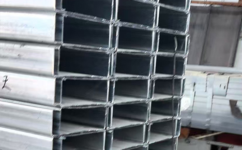 曲麻莱C型钢选型与在轻曲麻莱钢结构中的应用解析